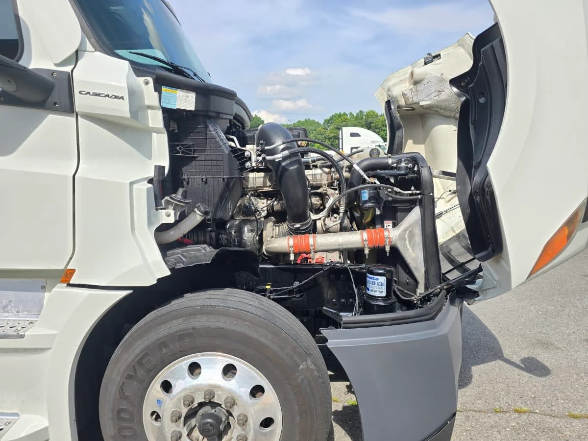 2022 Freightliner Cascadia in North Little Rock, AR — photo 9