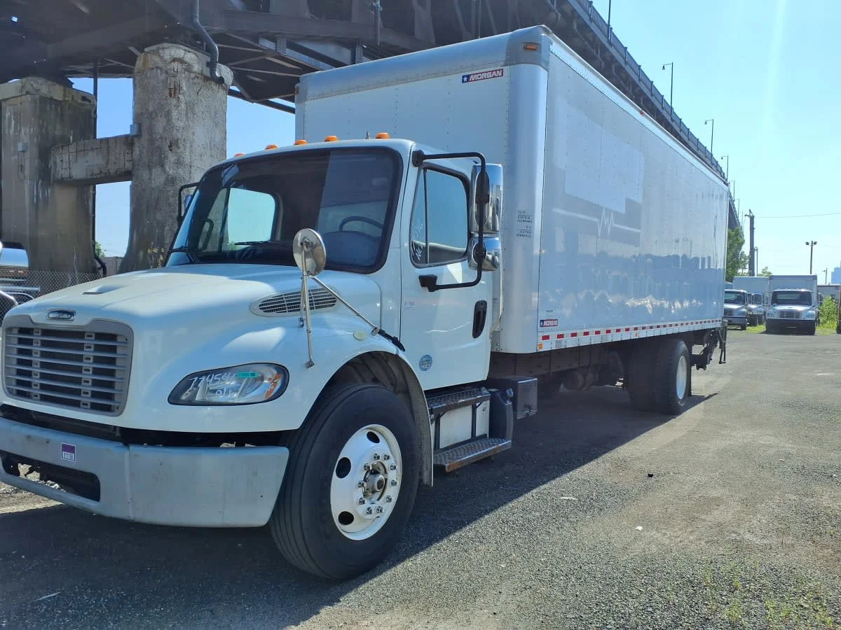 2018 Freightliner M2 106 - image 3