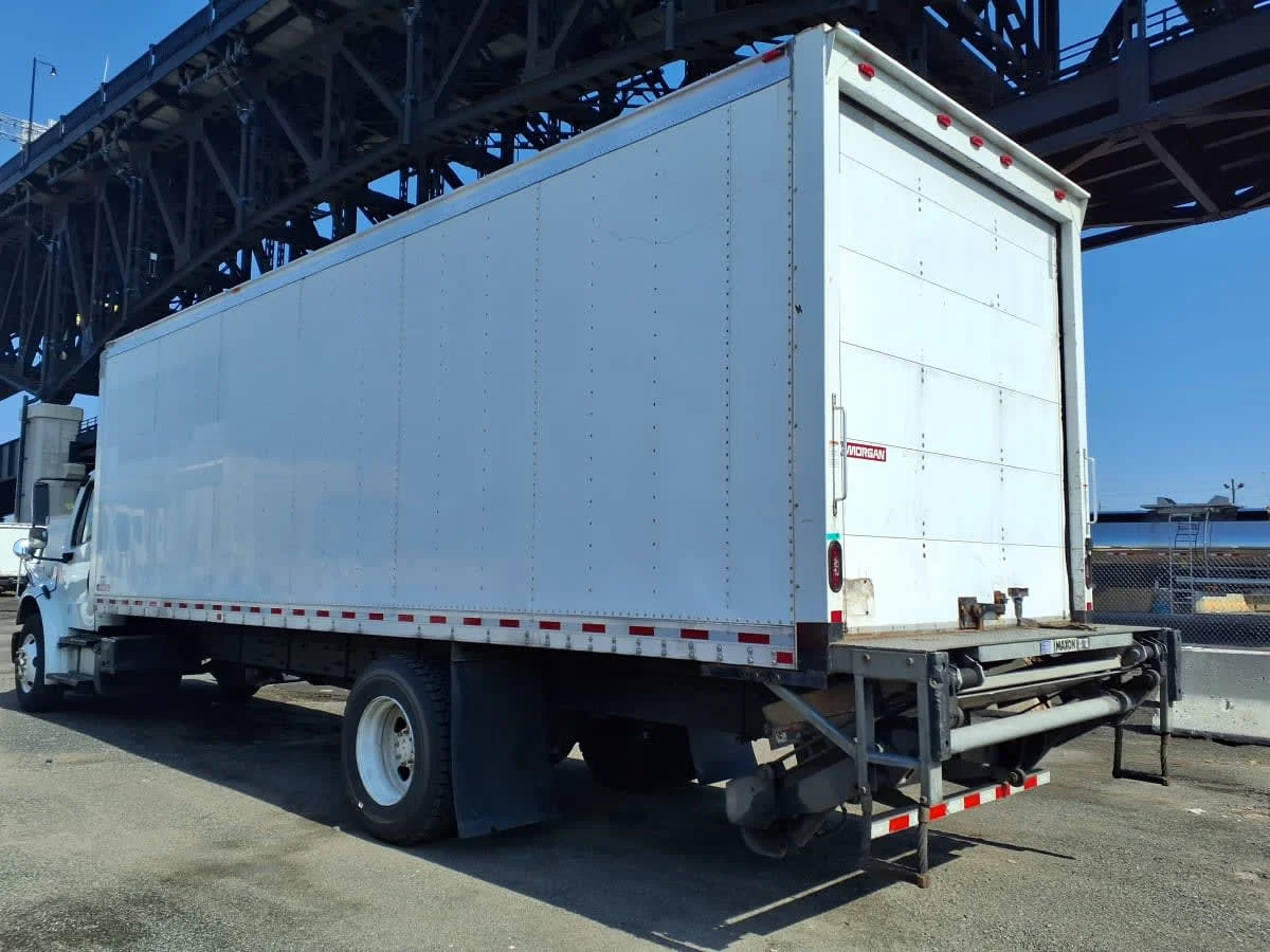 2018 Freightliner M2 106 - image 4