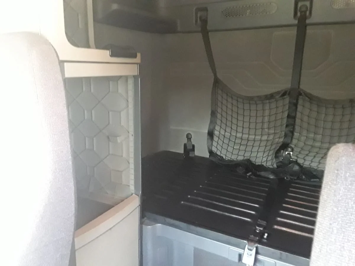 2020 Freightliner Cascadia - image 9