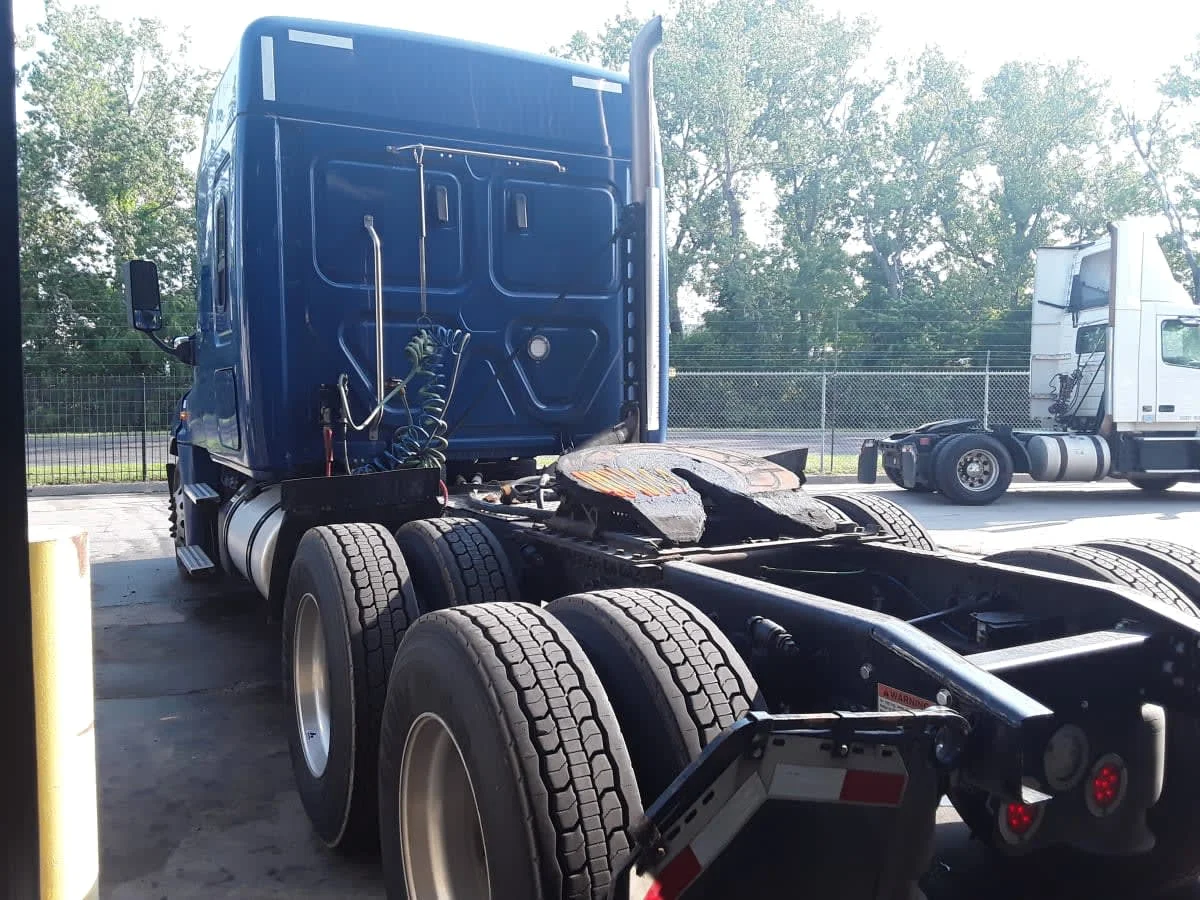 2020 Freightliner Cascadia - image 6