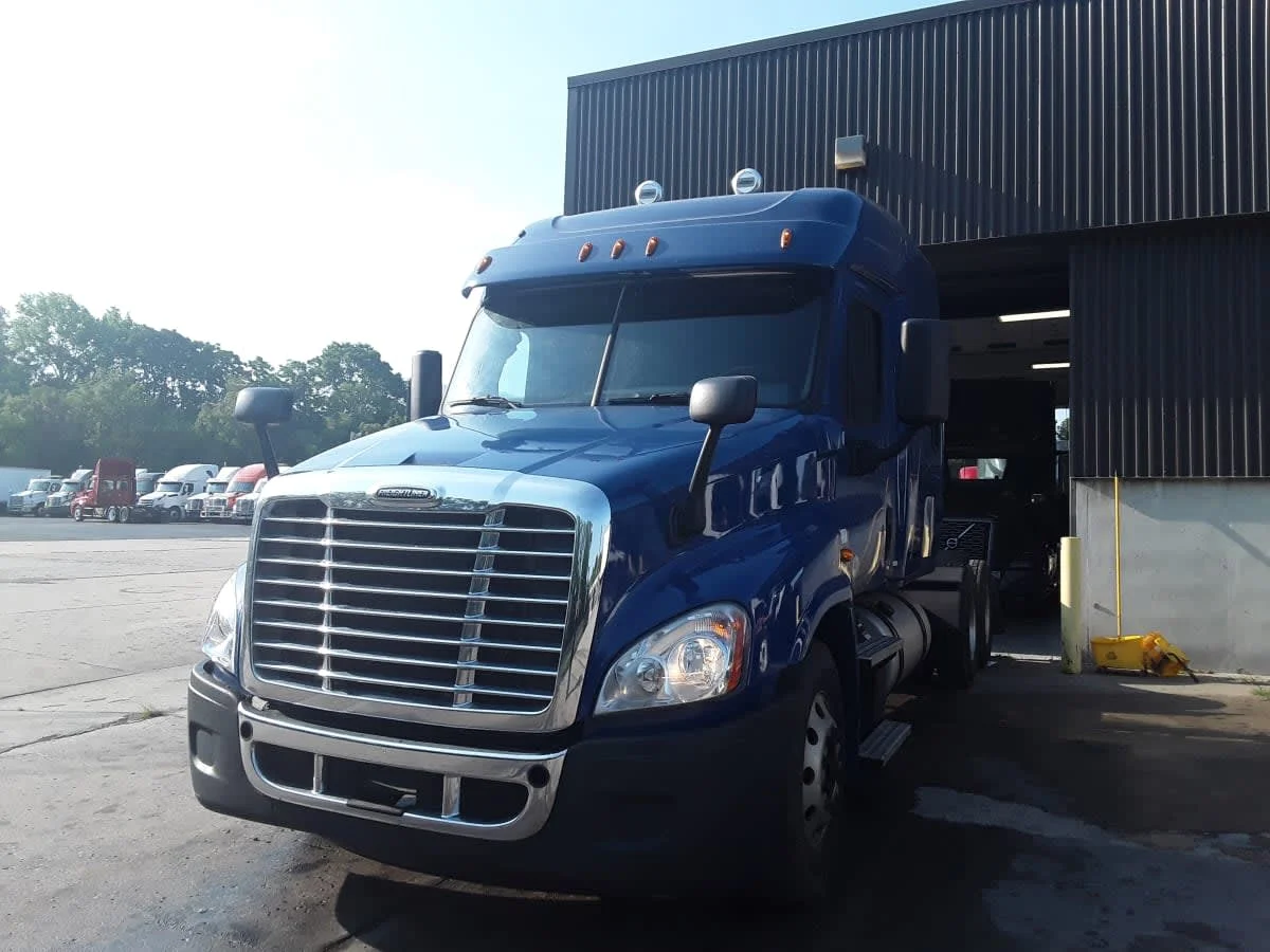2020 Freightliner Cascadia in Kansas City, MO