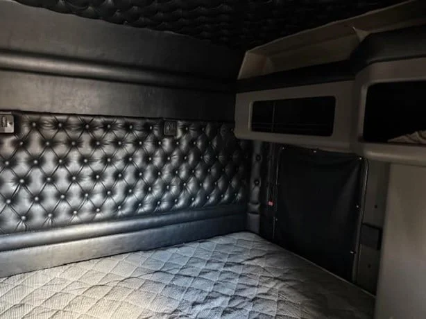 2019 Kenworth W900 - image 10