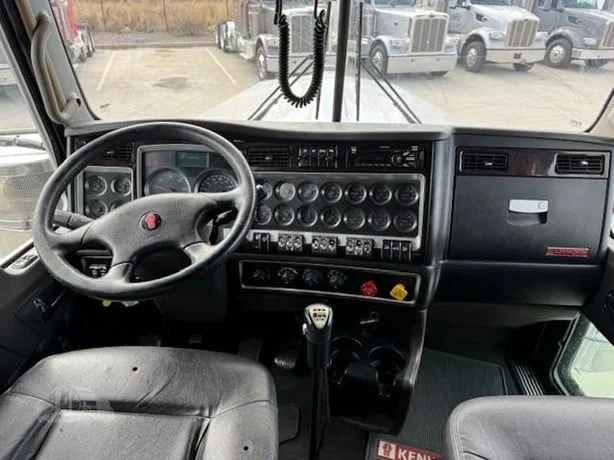 2019 Kenworth W900 - image 9