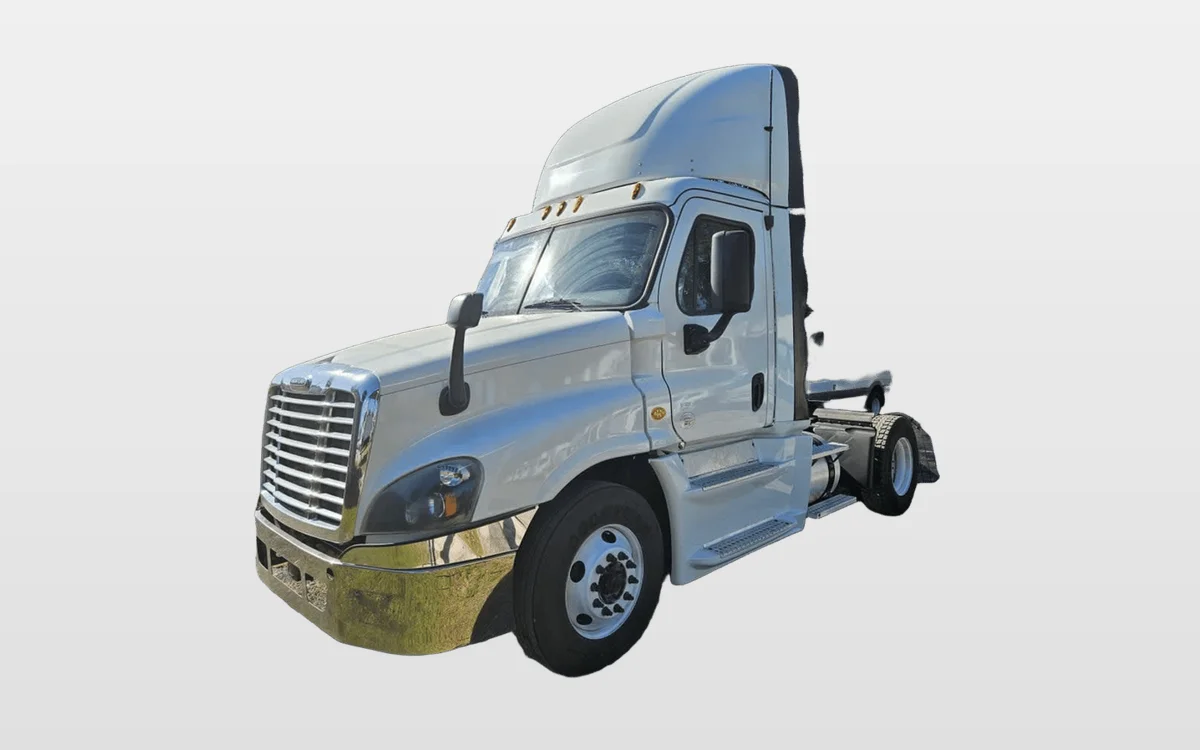 2016 Freightliner Cascadia - image 1