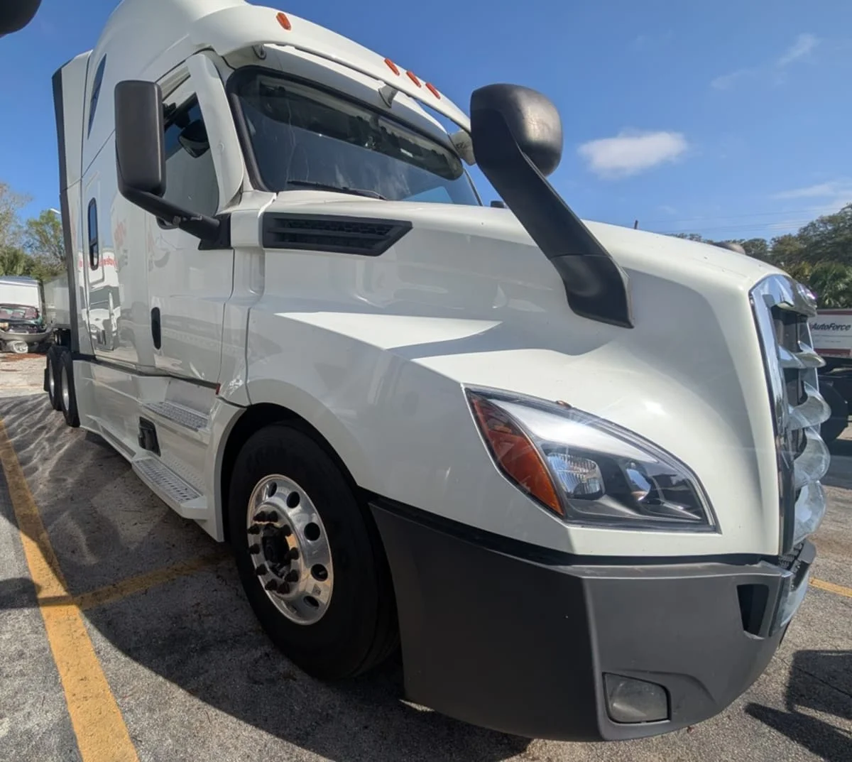 2022 Freightliner Cascadia in Jacksonville, FL — photo 2