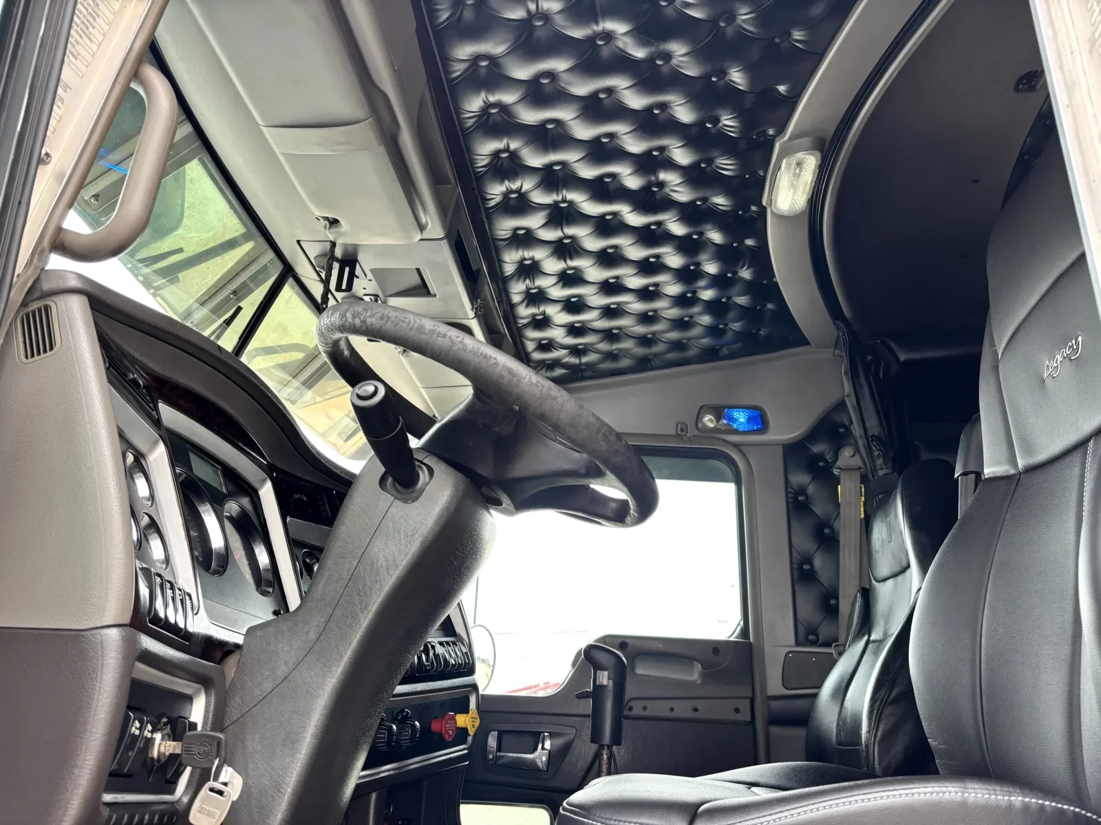 2014 Kenworth T800 - image 14