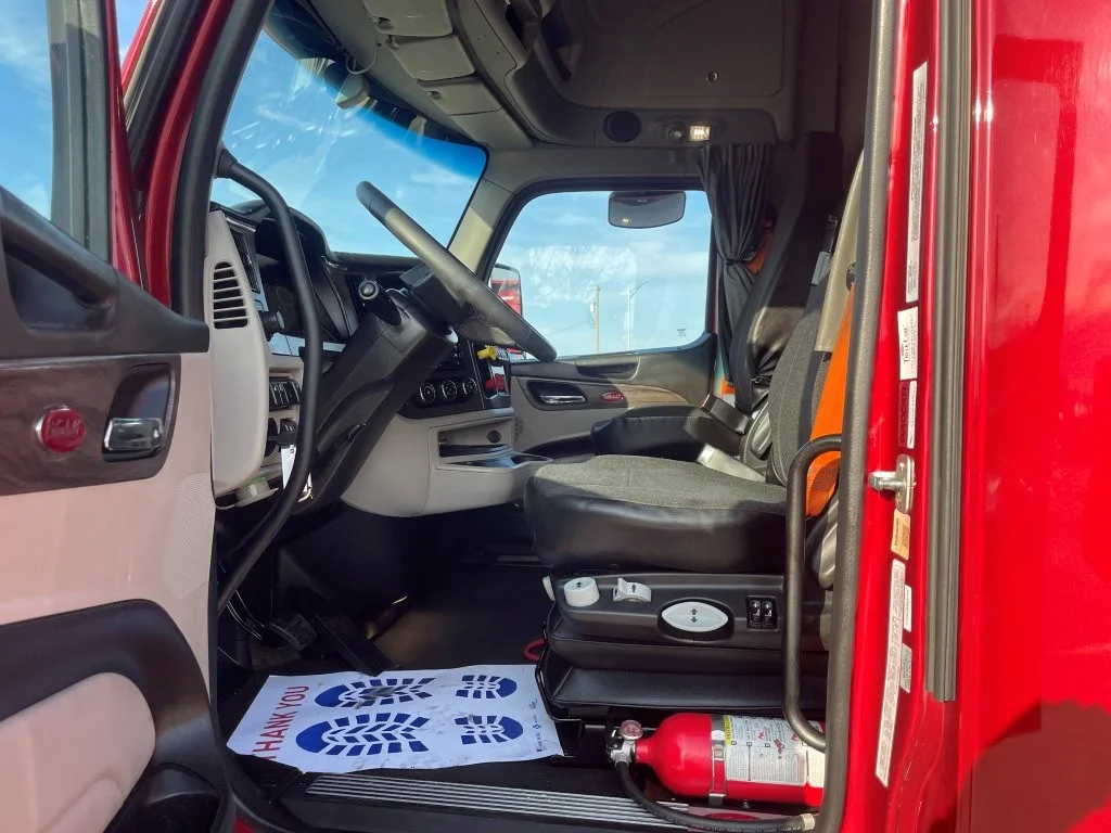 2023 Peterbilt 579 - image 10