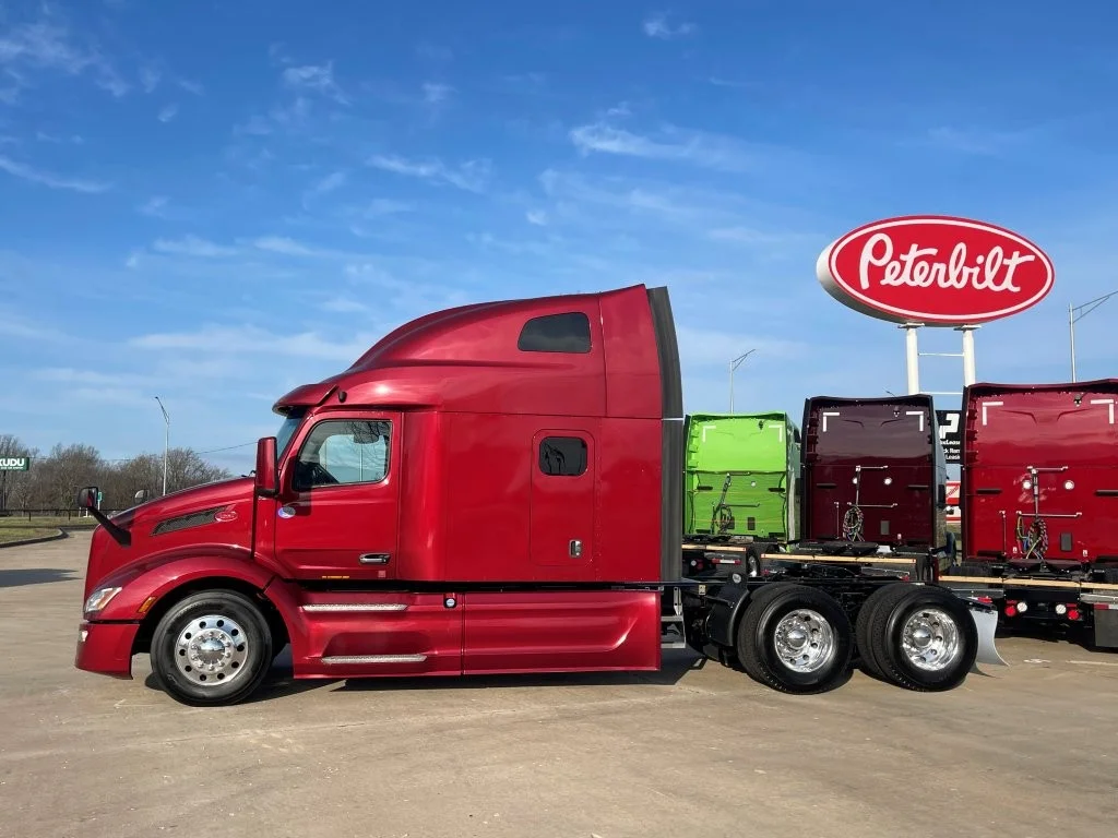 2023 Peterbilt 579 - image 2