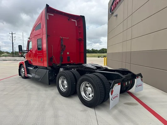 2023 Kenworth T680 in Sanger, TX — photo 13