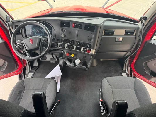 2023 Kenworth T680 in Sanger, TX — photo 3