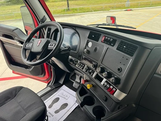 2023 Kenworth T680 in Sanger, TX — photo 19