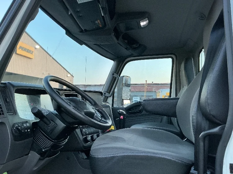 2020 International LT - image 10