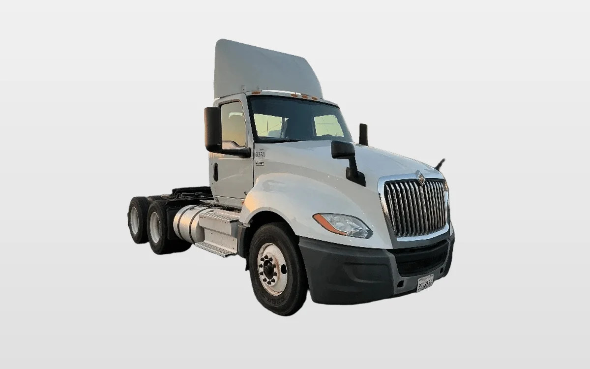 2020 International LT - image 1