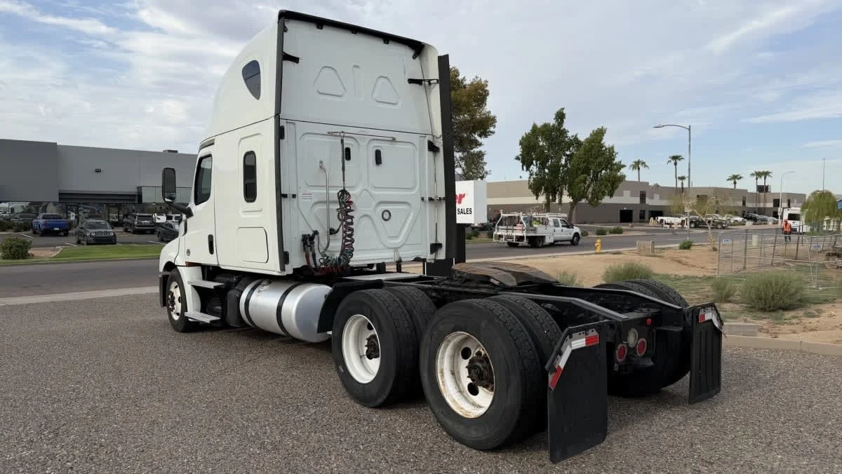 2019 Freightliner Cascadia in Phoenix, AZ — photo 6