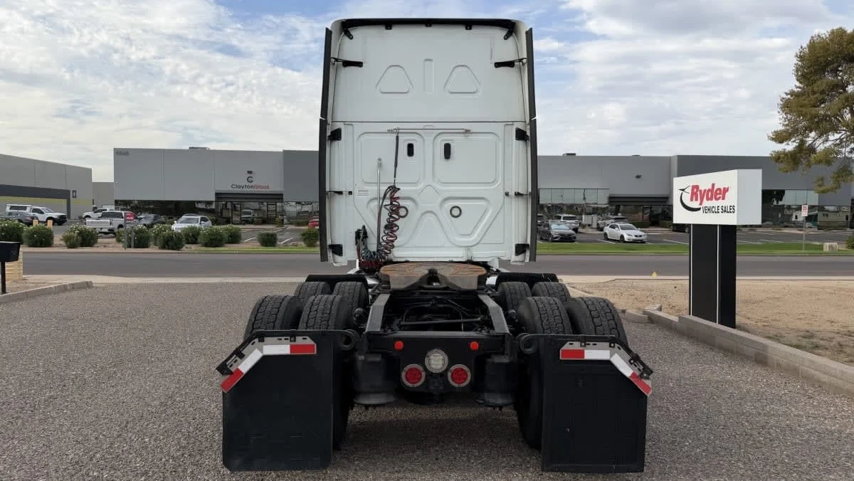 2019 Freightliner Cascadia in Phoenix, AZ — photo 5