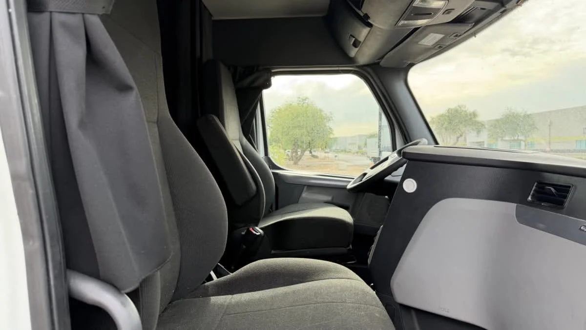 2019 Freightliner Cascadia in Phoenix, AZ — photo 16