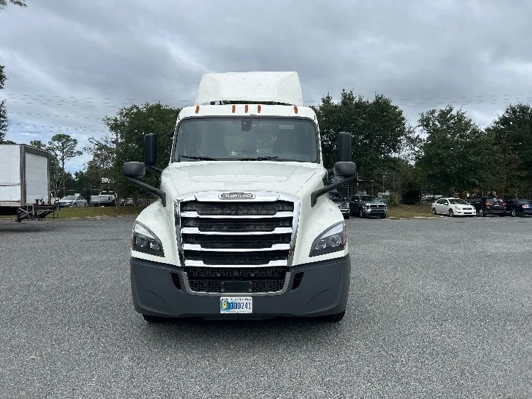 2020 Freightliner Cascadia in Tallahassee, FL — photo 2