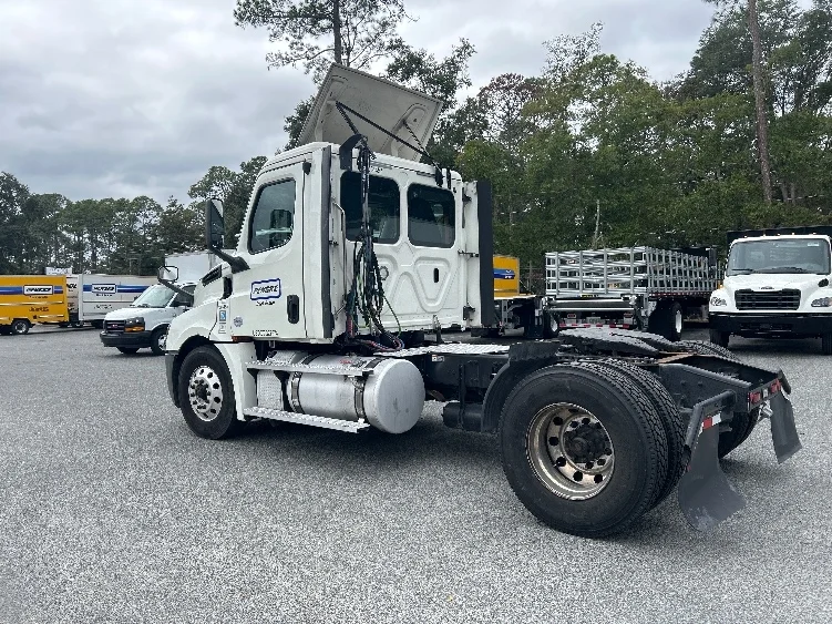2020 Freightliner Cascadia in Tallahassee, FL — photo 5