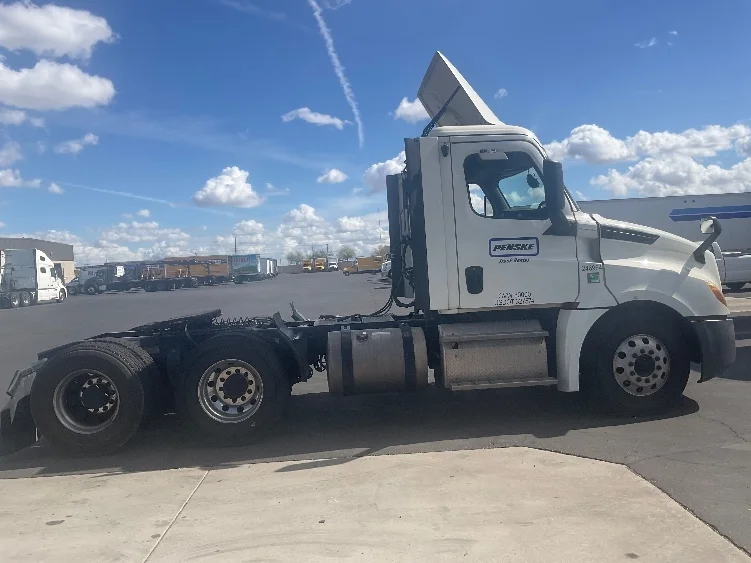 2019 Freightliner Cascadia in Phoenix, AZ — photo 8