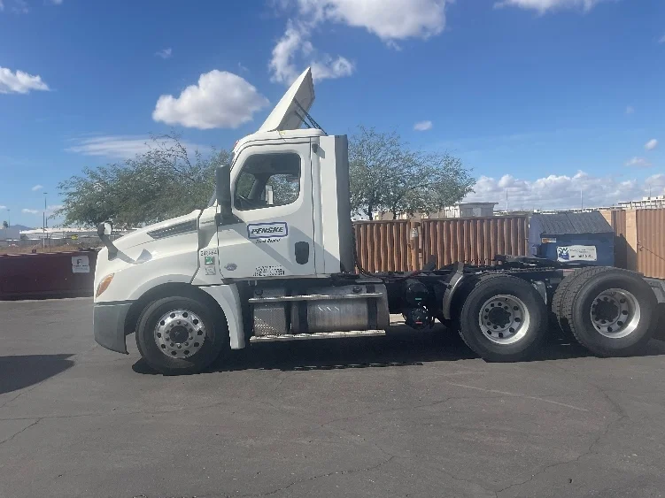 2019 Freightliner Cascadia in Phoenix, AZ — photo 4