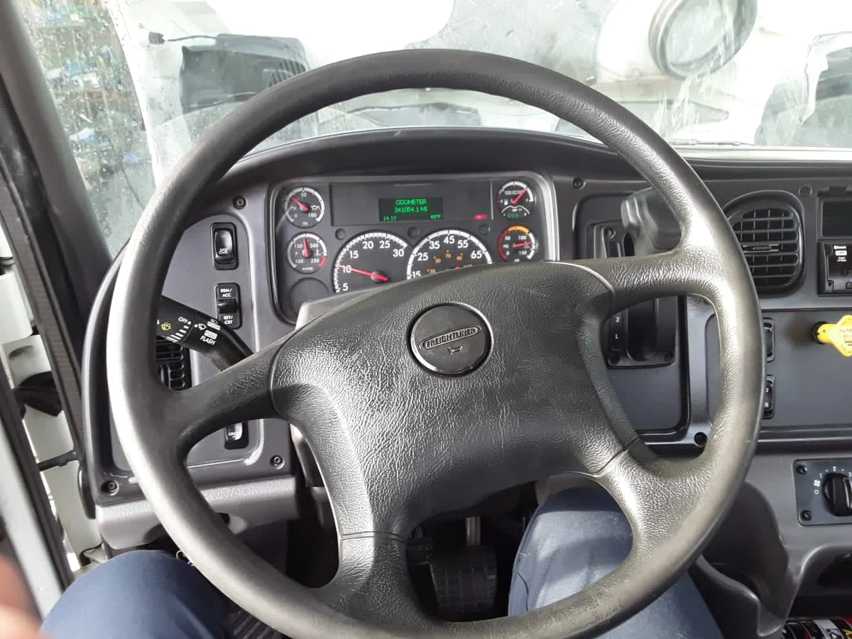 2020 Freightliner M2 106 in Kansas City, MO — photo 7