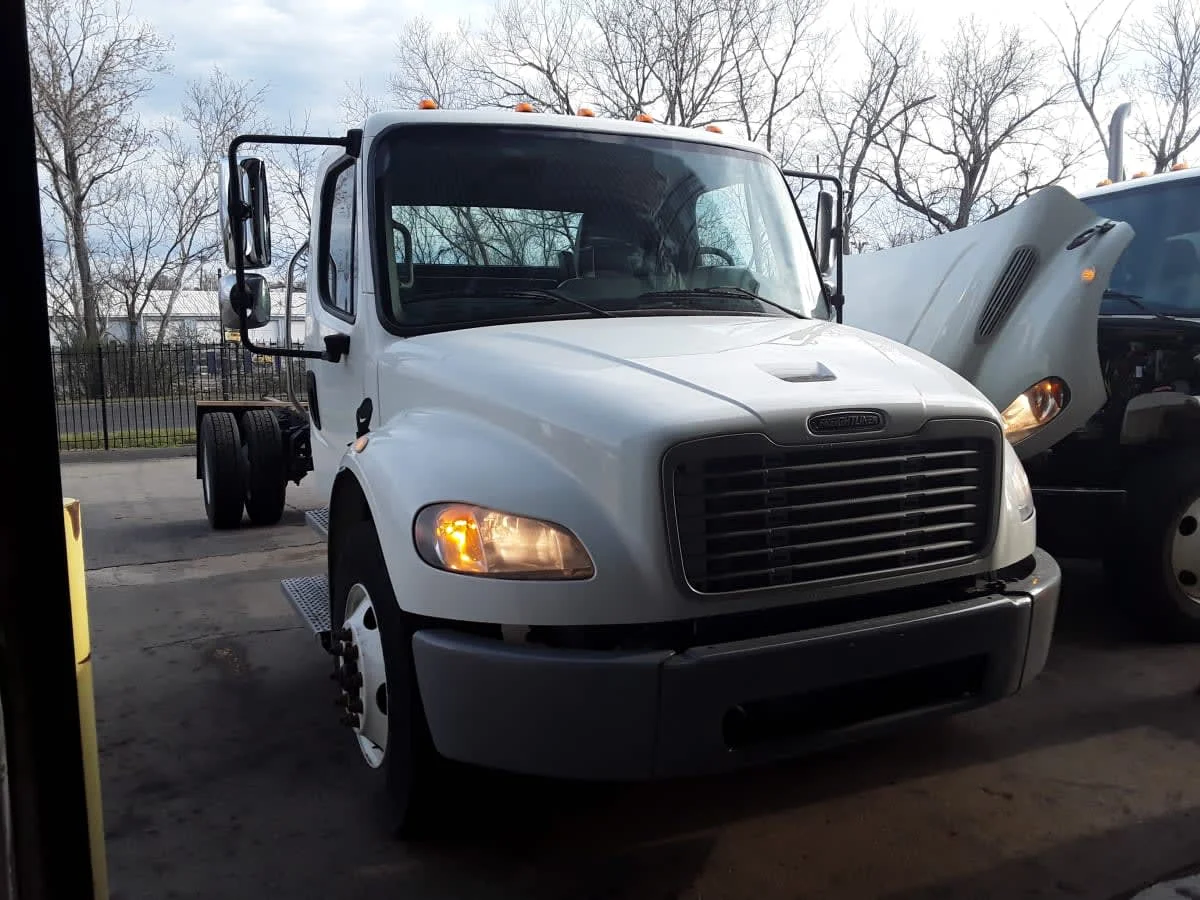 2020 Freightliner M2 106 in Kansas City, MO — photo 3