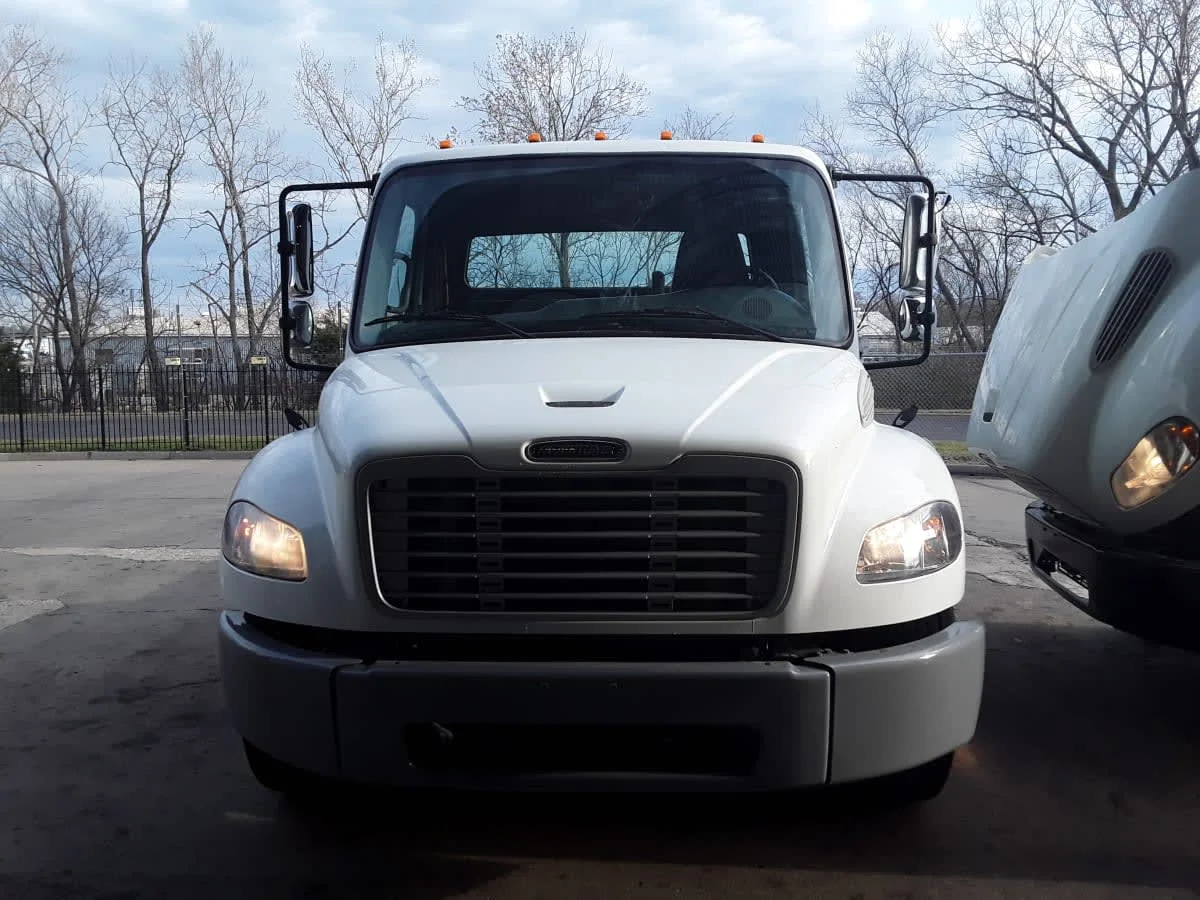 2020 Freightliner M2 106 in Kansas City, MO — photo 2
