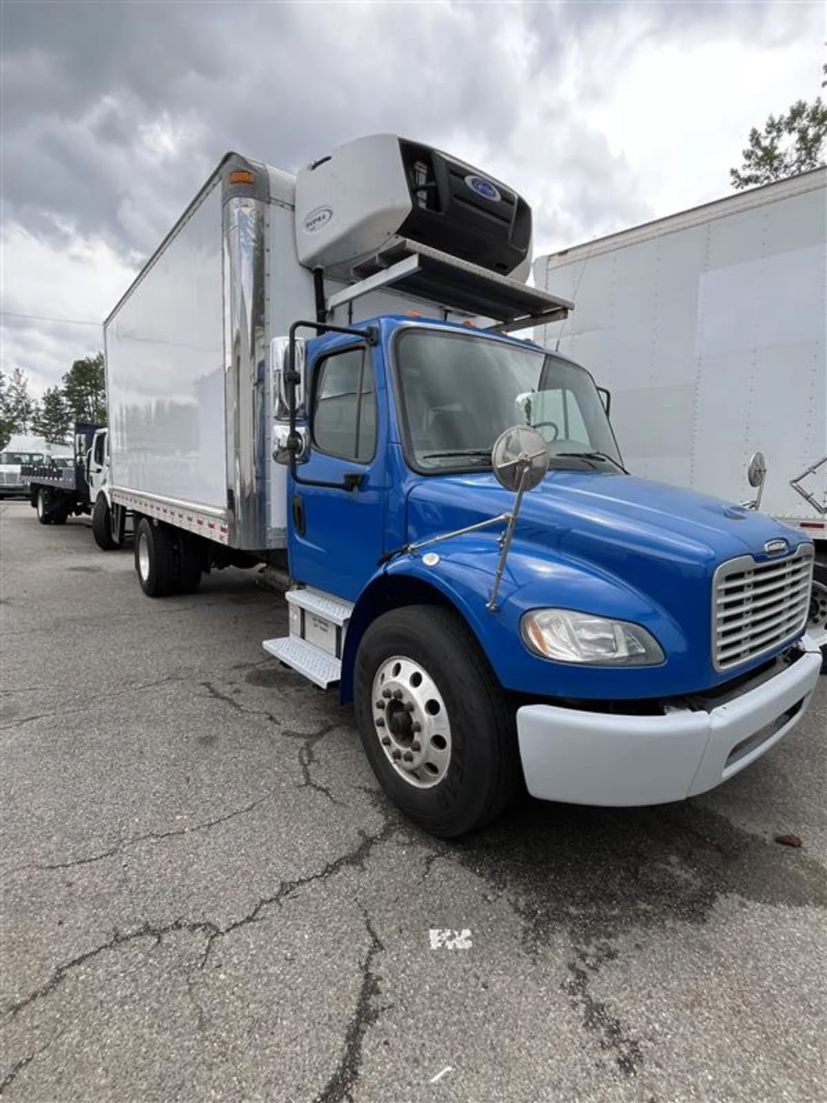2018 Freightliner M2 106 - image 3