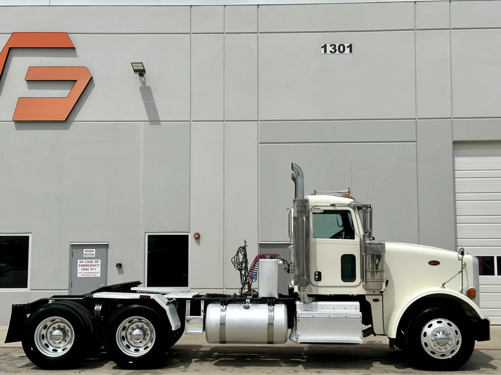 2012 Peterbilt 367 in Hutchins, TX — photo 3