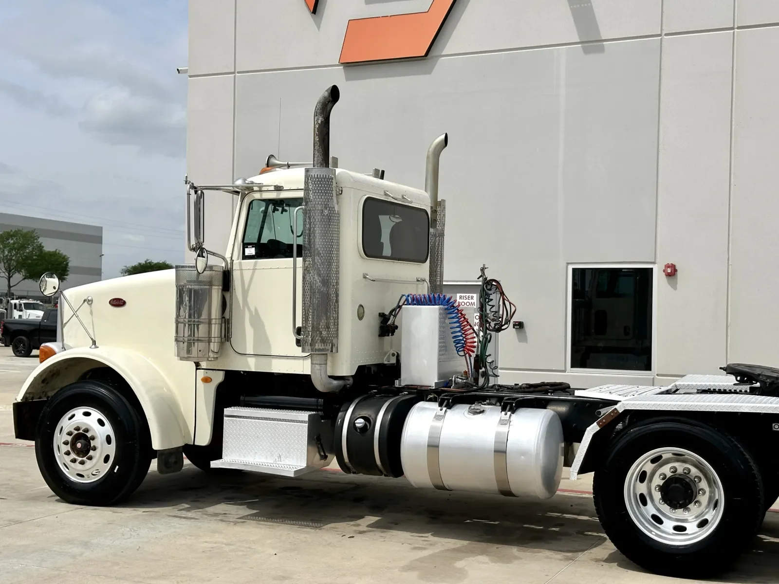 2012 Peterbilt 367 in Hutchins, TX — photo 8
