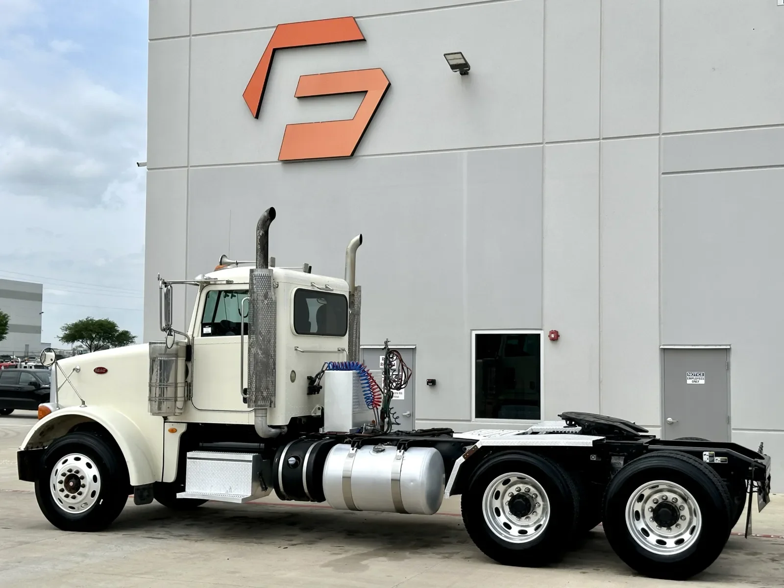 2012 Peterbilt 367 in Hutchins, TX — photo 6