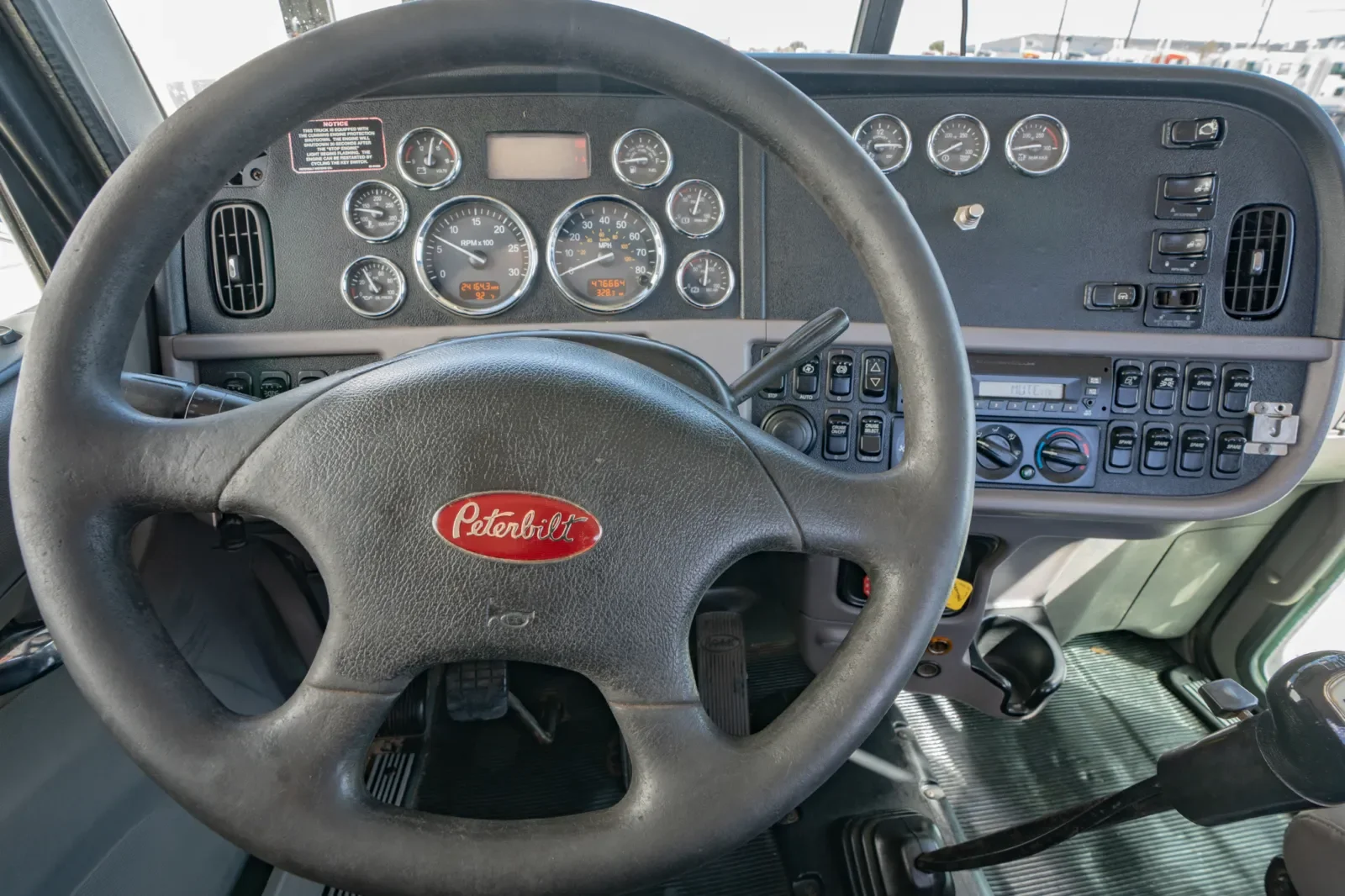 2012 Peterbilt 367 in Hutchins, TX — photo 16