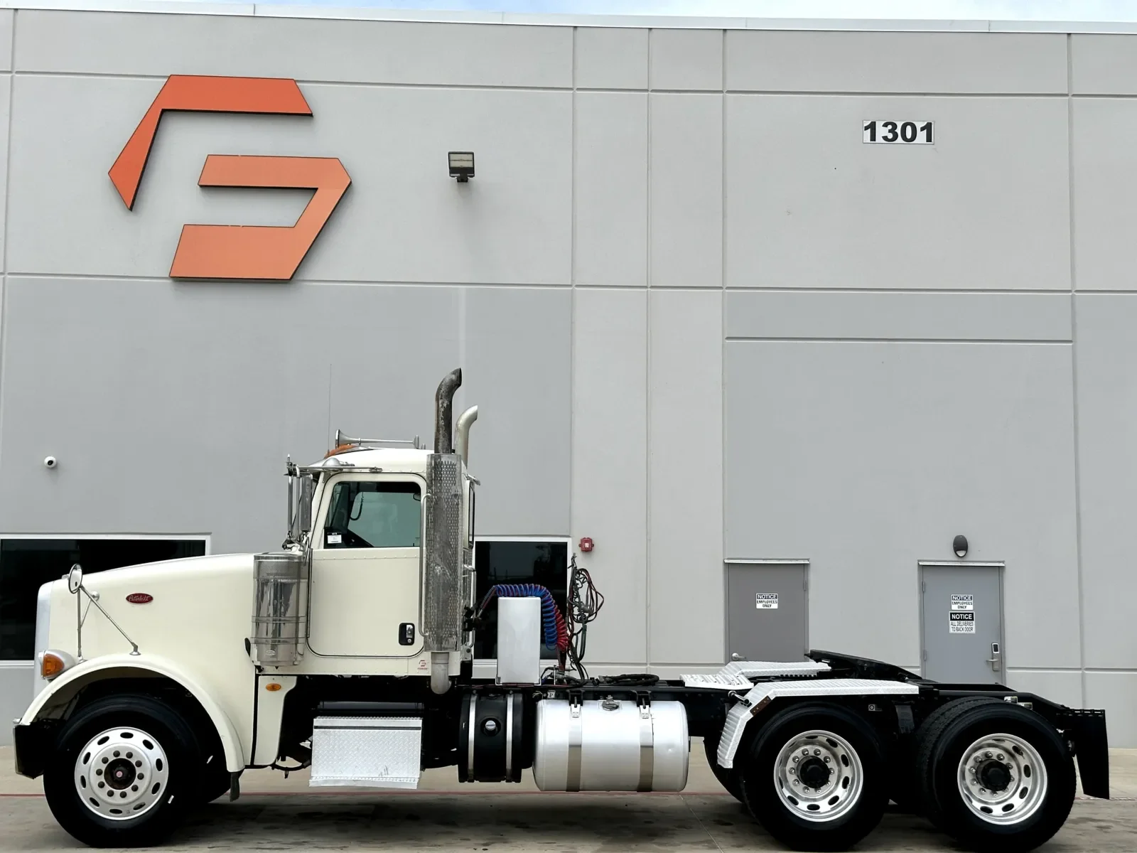2012 Peterbilt 367 in Hutchins, TX — photo 4