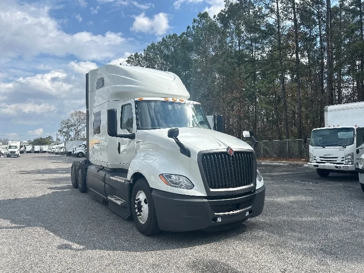 2023 International LT in Jacksonville, FL