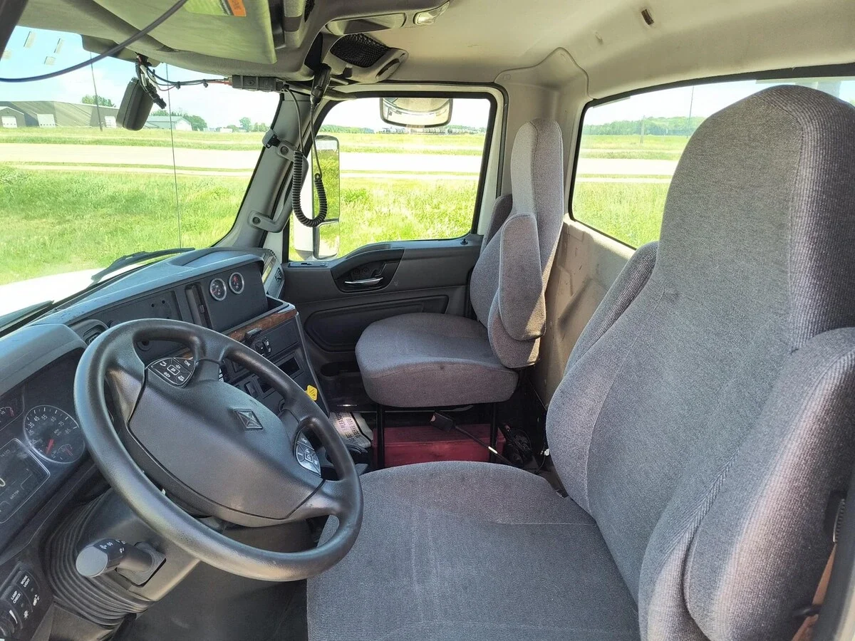 2019 International LT in Abbotsford, WI — photo 5