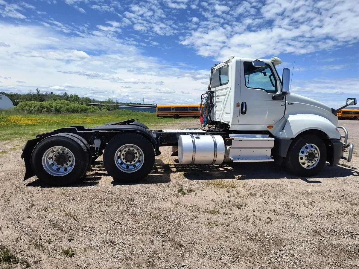 2019 International LT in Abbotsford, WI — photo 3