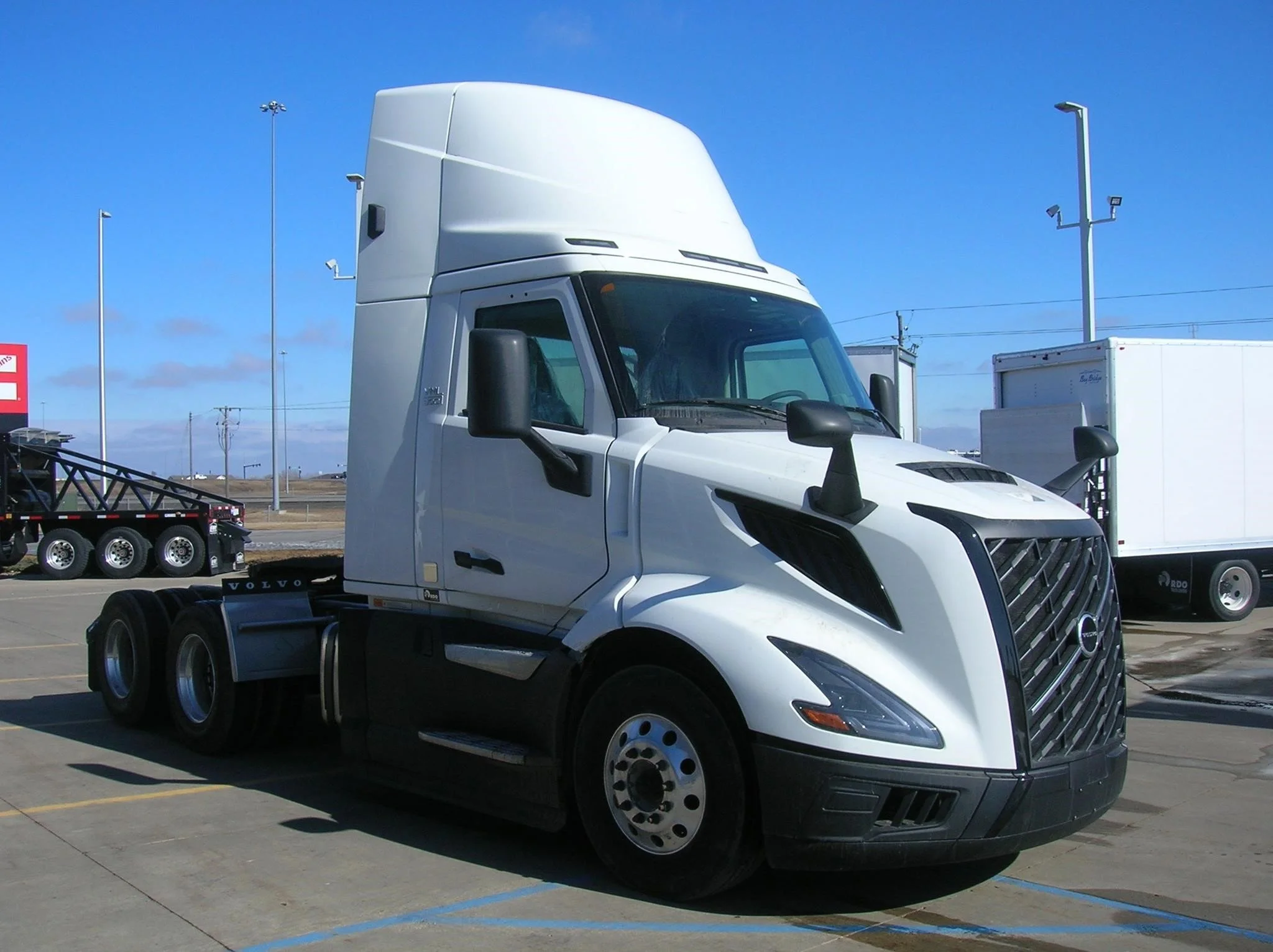 2025 Volvo VNL 300 — photo 3