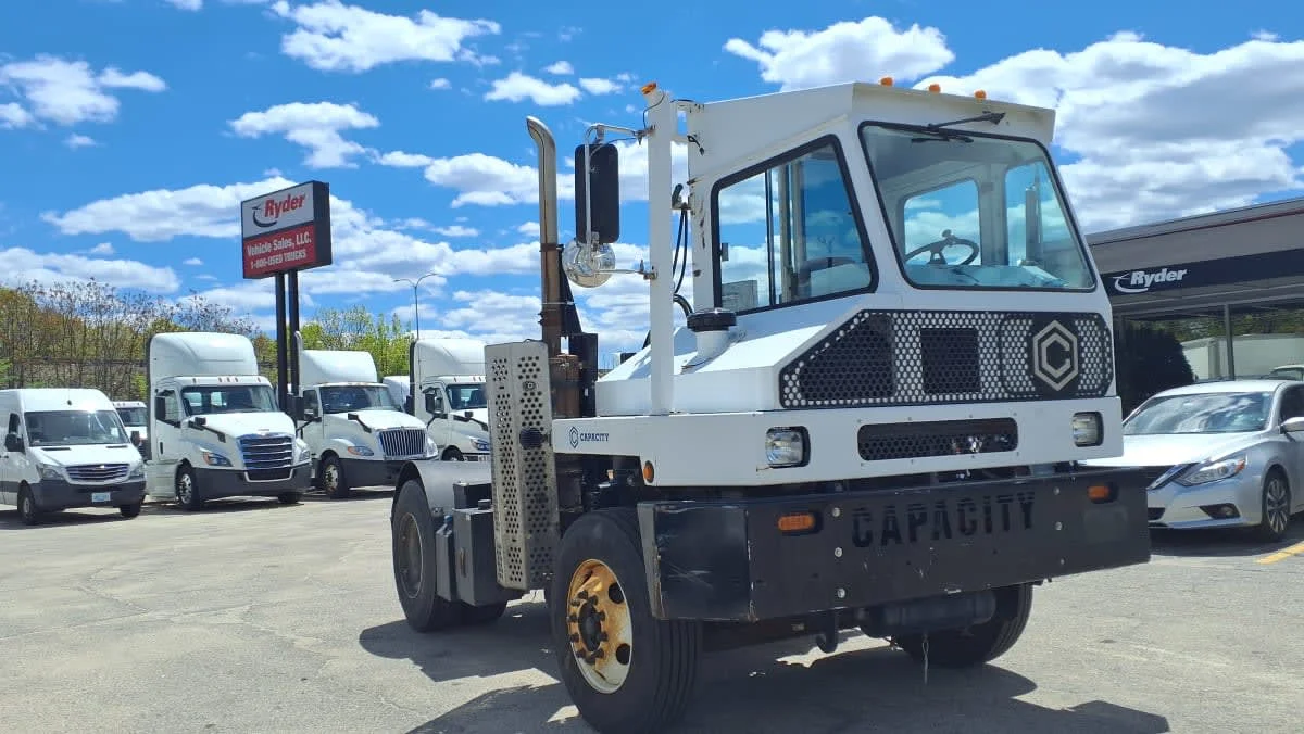 2017 Capacity TJ5000 in Warwick, RI — photo 3