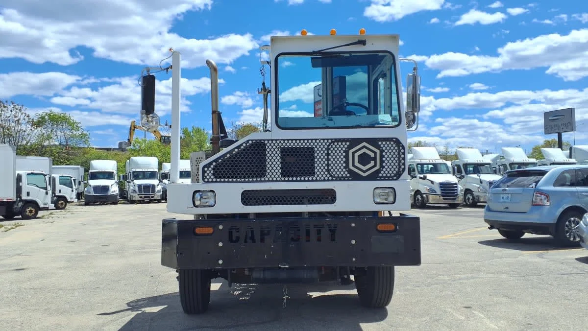 2017 Capacity TJ5000 in Warwick, RI — photo 2