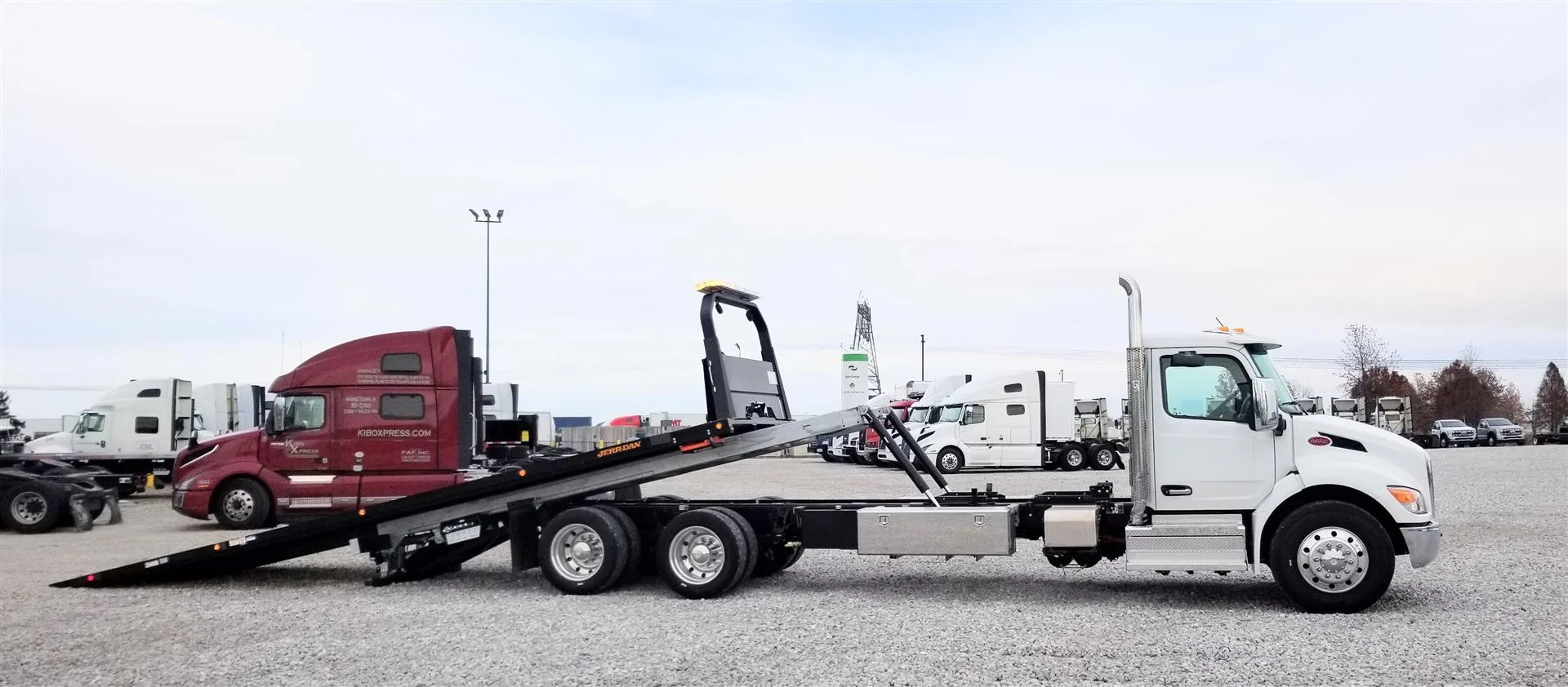 2025 Peterbilt 548 in London, OH — photo 9