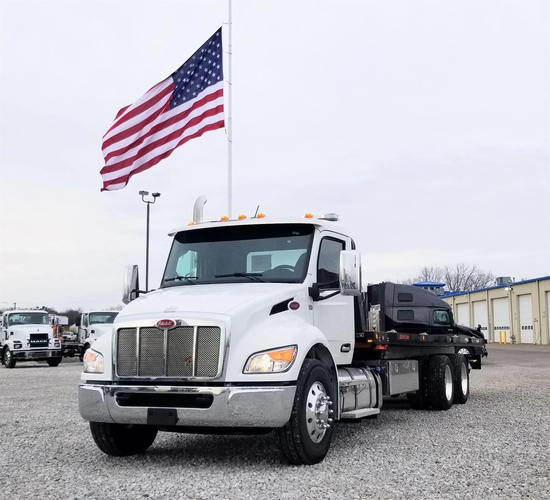 2025 Peterbilt 548 in London, OH