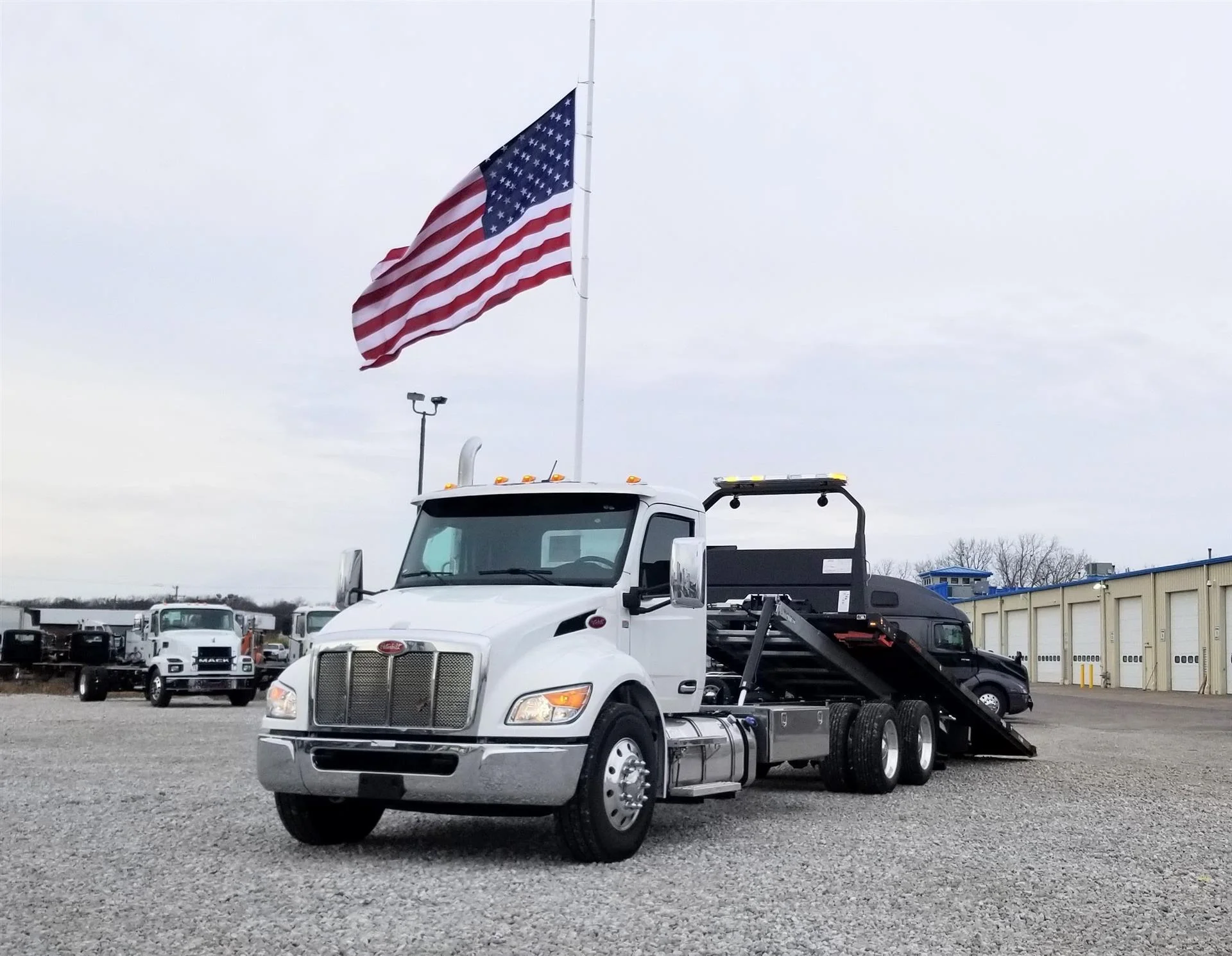 2025 Peterbilt 548 in London, OH — photo 11