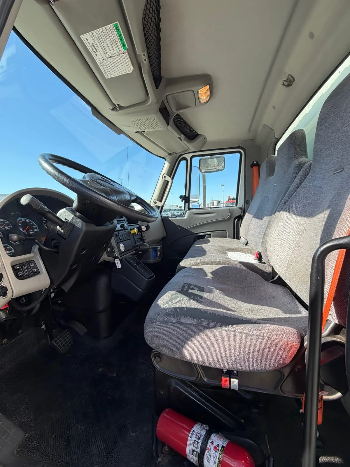 2016 International 4300 - image 7