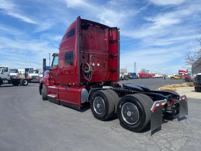 2026 International LT - image 8