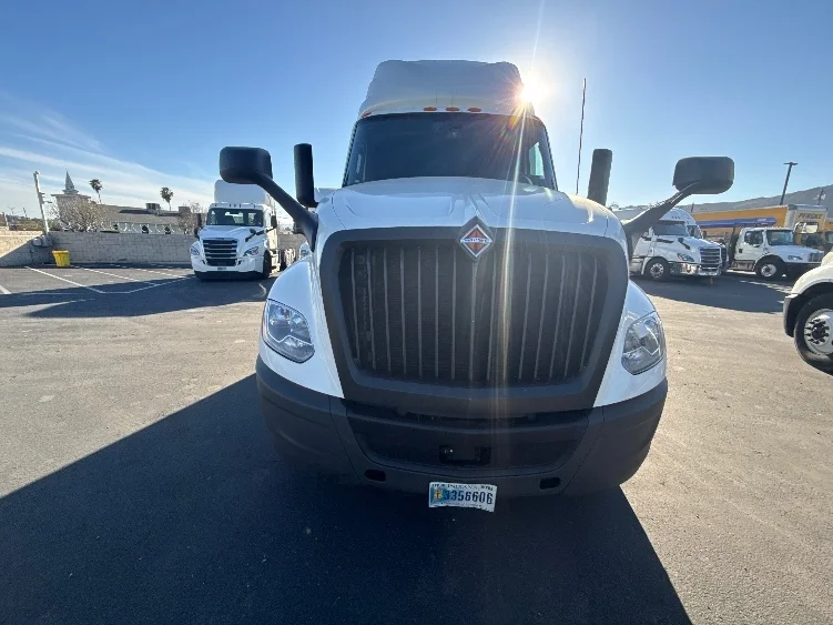 2023 International LT in Fontana, CA — photo 2