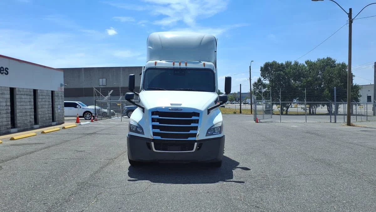 2022 Freightliner Cascadia in Memphis, TN — photo 2