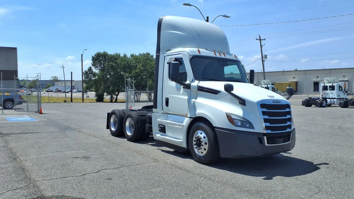 2022 Freightliner Cascadia in Memphis, TN — photo 3
