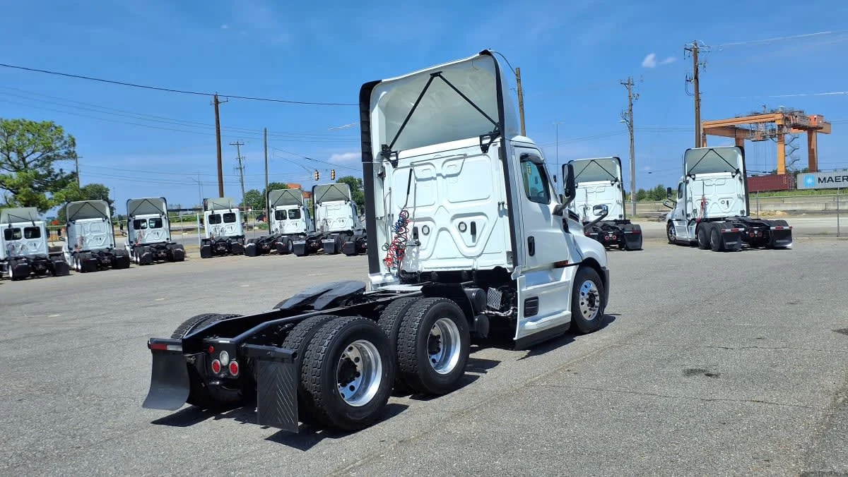 2022 Freightliner Cascadia in Memphis, TN — photo 4