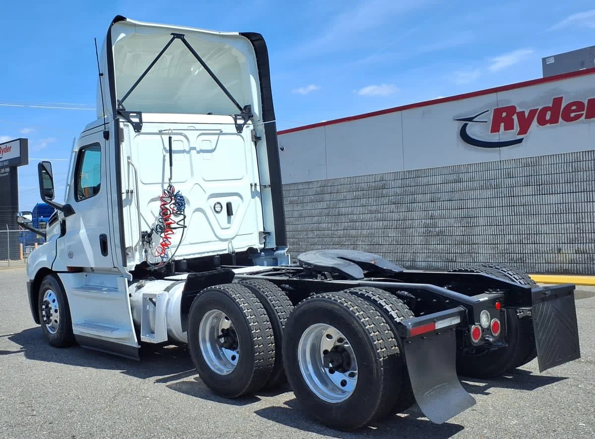 2022 Freightliner Cascadia in Memphis, TN — photo 6